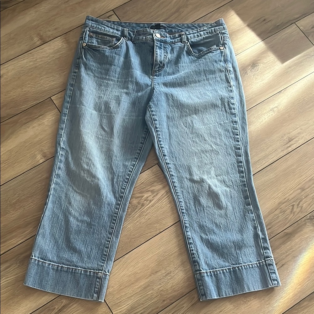 Blue Cropped Ankle Jeans with Stonewashed Finish
